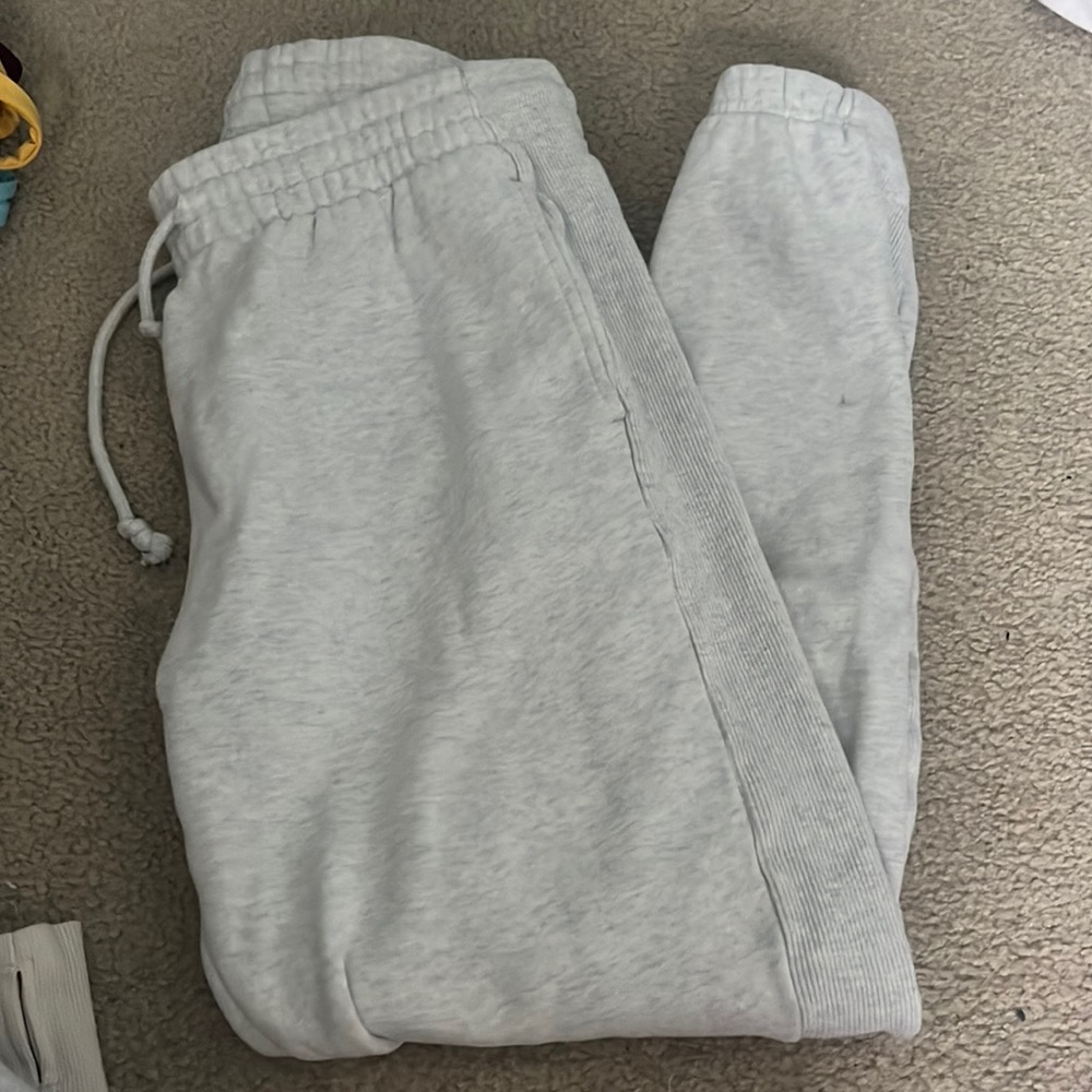 Aritzia boyfriend joggers, Very good condition, size s